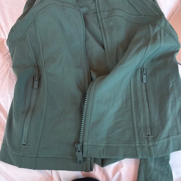 Lululemon cropped define jacket size 8 - Picture 5 of 5